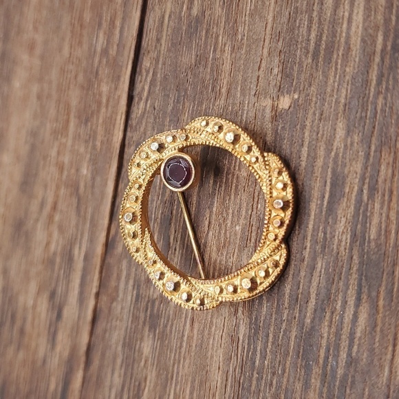 B657 classy knotted wreath‎ brooch vintage estate